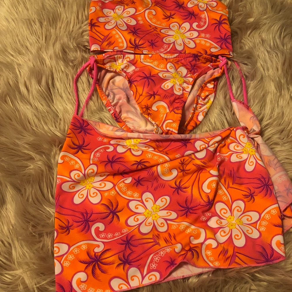 Summer salts bikini set.